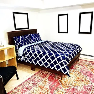 2 Bedrooms Lr Kit Bath And Backyard 2 Stops To Manhattan Apartment